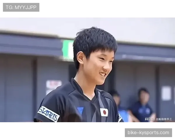 张本智和拎着路边便当,司机开车门的那一刻像两个世界撞了一下 张本智和拎着路边便当,司机开车门的那一刻像两个世界撞了一下