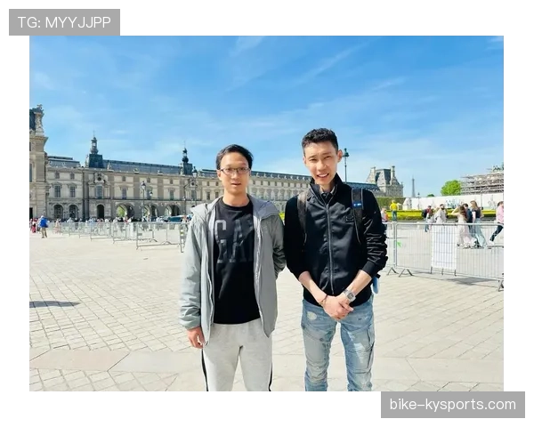 李宗伟下班回家那会儿，客厅能开小型训练营，和我家沙发生活是真两种人生