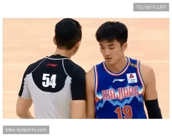 身体冲撞判罚要点：裁判如何区分合法肩撞与犯规